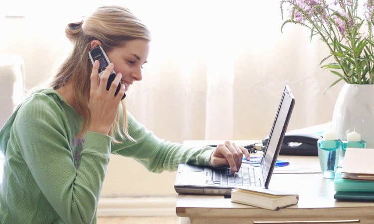 Werken voor een callcenter, maar dan vanuit huis